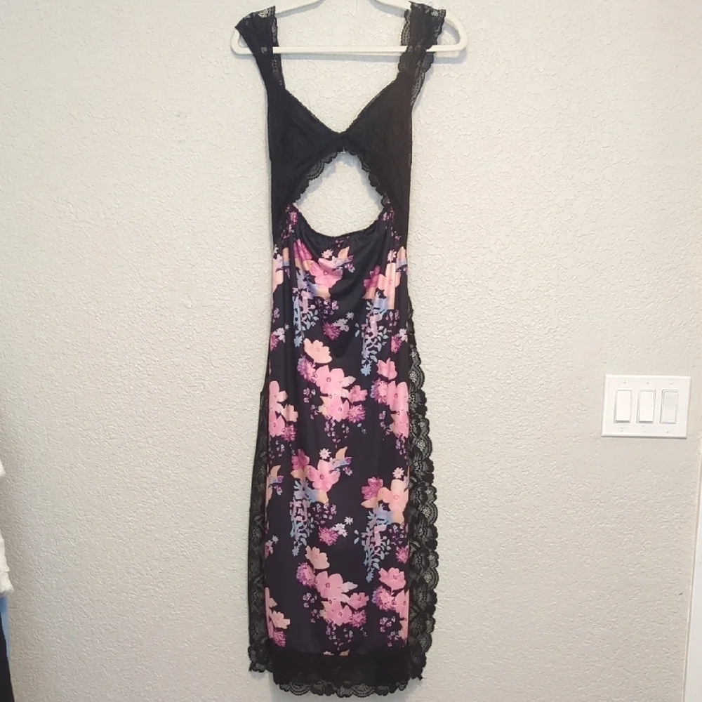 Amazon black foral lace trim sleeveless v neck cut out midi dress - Picture 4 of 13